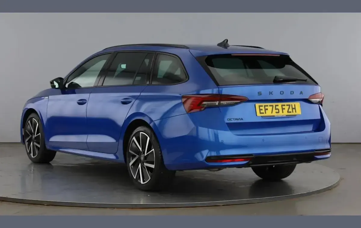 Used Skoda Octavia SportLine 147 HP (108 kW) 2025 Race blue metallic Estate