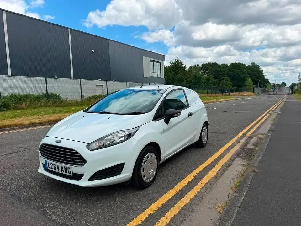 Used Ford Fiesta 95 HP (69 kW) 2015 White Hatchback