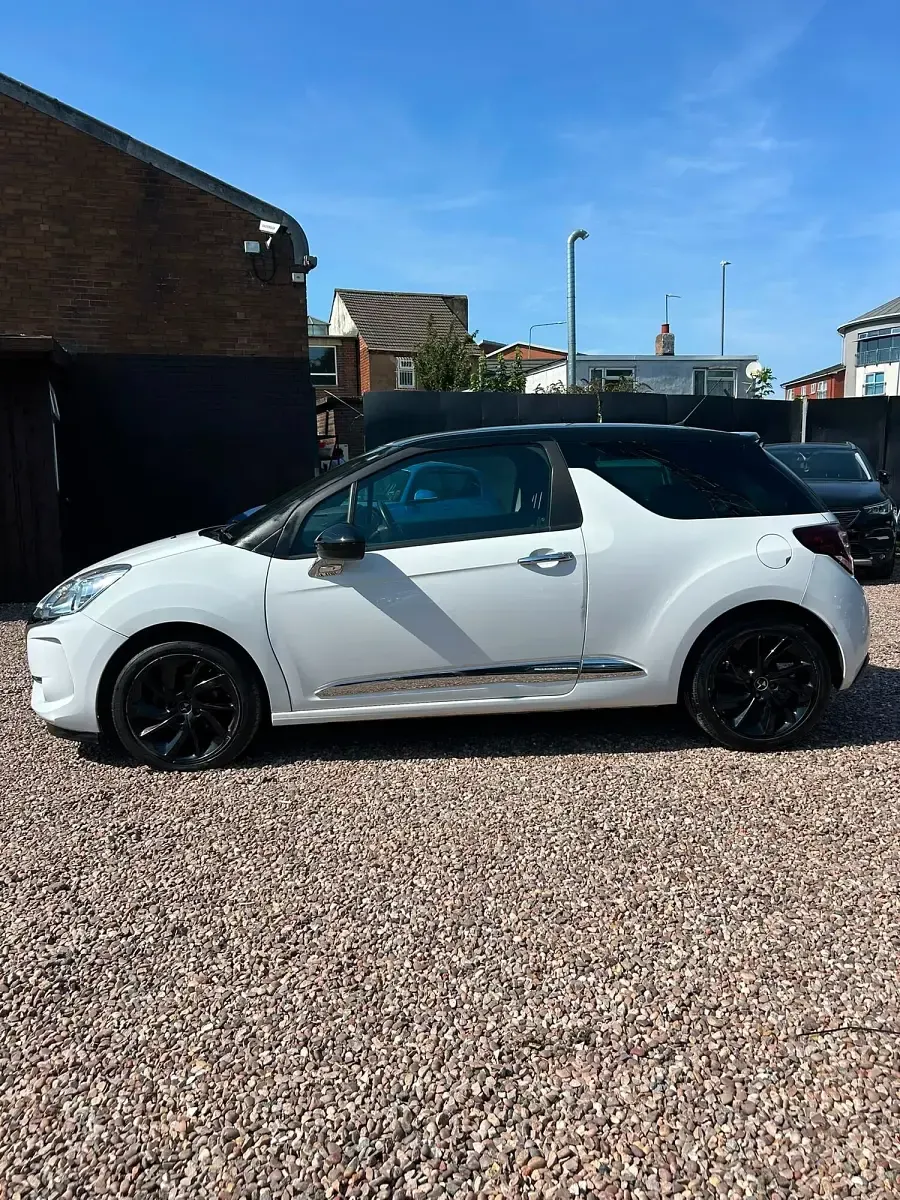Used DS Automobiles DS3 Connected Chic 2018 White Hatchback