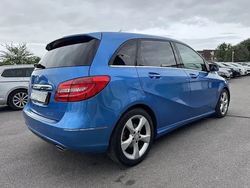 Used Mercedes B180 109 HP (80 kW) 2014 Blue Hatchback