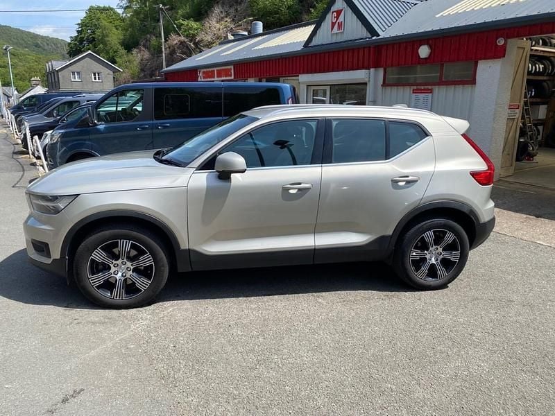 Used Volvo XC40 Inscription 197 HP (144 kW) 2018 Gold SUV