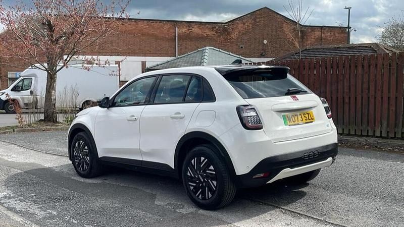 Used Fiat 600E Red 113 kW (154 HP) 2024 White SUV