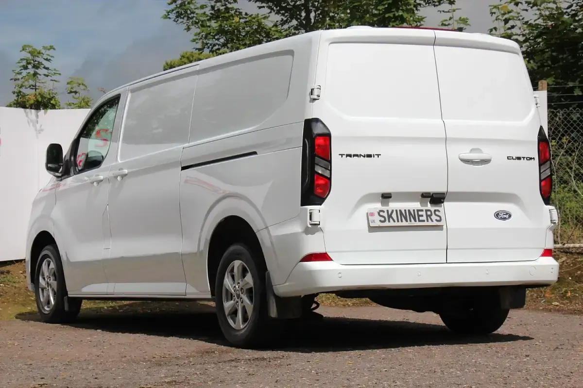 Used Ford Transit Custom Limited 136 HP (100 kW) 2024 White Van