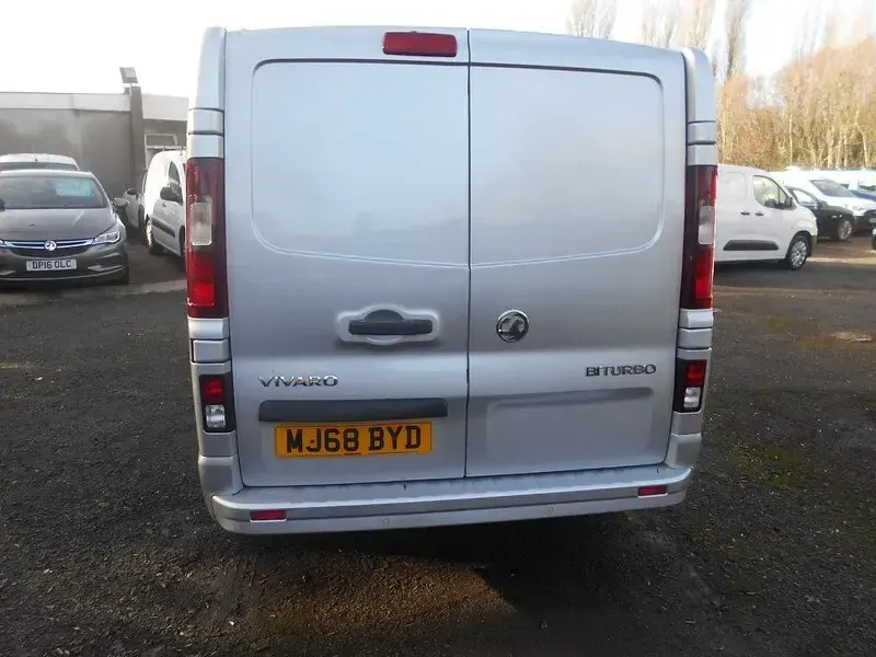 Used Vauxhall Vivaro Edition 125 HP (91 kW) 2018 Silver MPV