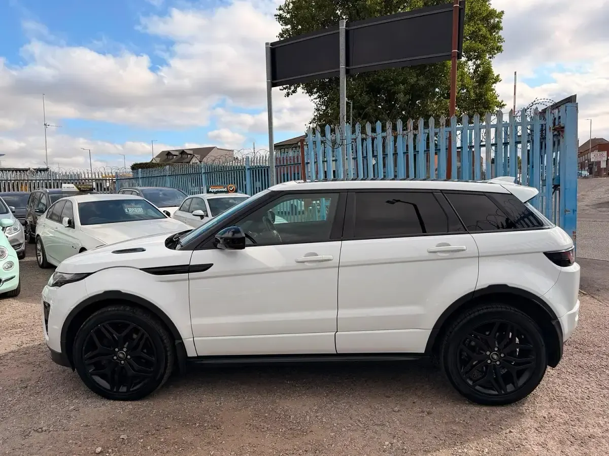 Used Land Rover Range Rover evoque HSE Dynamic 2017 White Estate