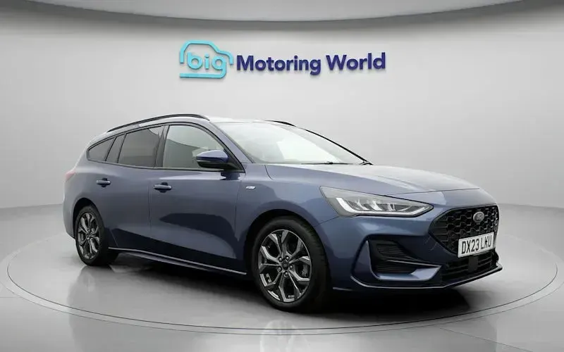 Used Ford Focus ST-Line 155 HP (114 kW) 2023 Blue Estate
