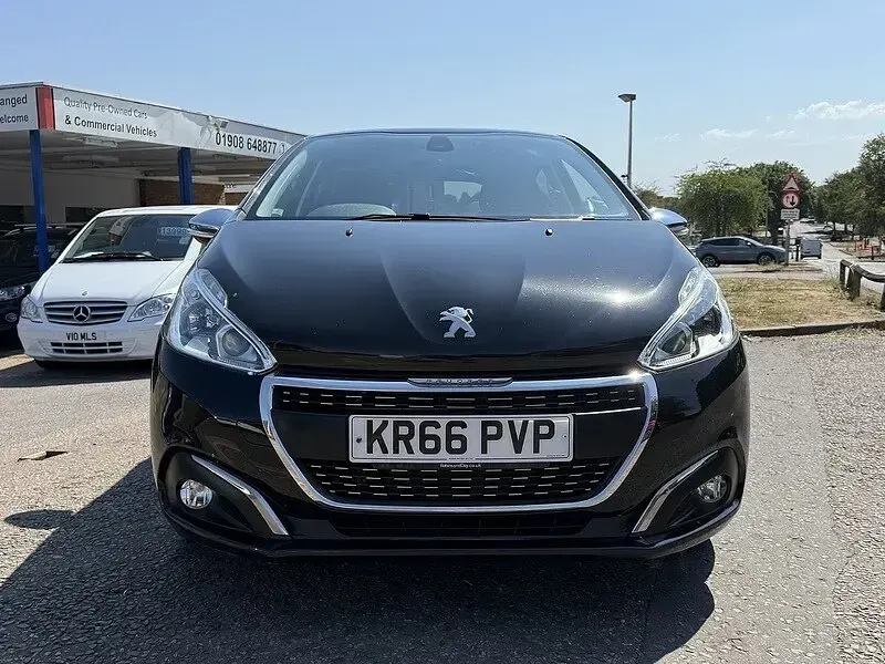 Used Peugeot 208 Allure 100 HP (73 kW) 2016 Black Hatchback