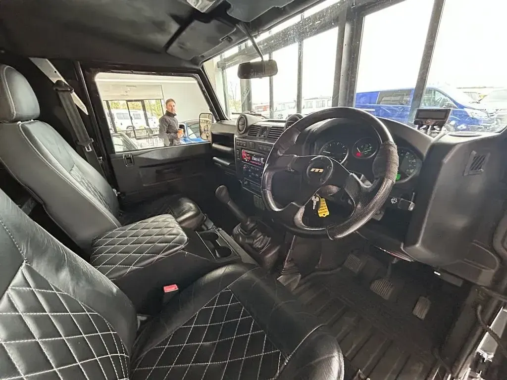 Used Land Rover Defender 122 HP (89 kW) 2012 Black SUV
