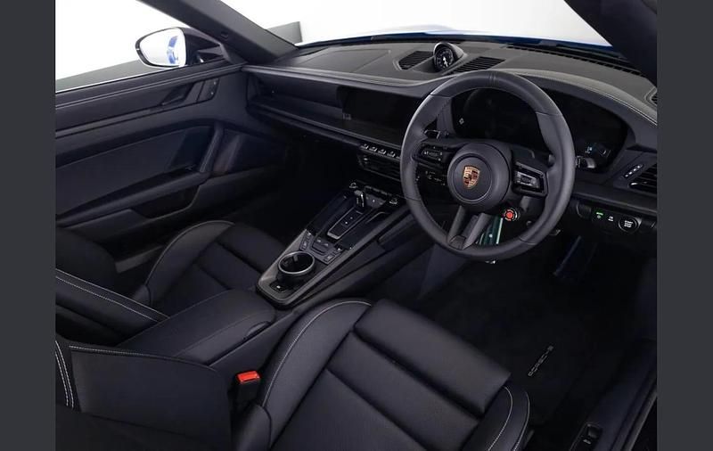 Begagnad Porsche 911 534 HK (392 kW) 2026 Blå Cab