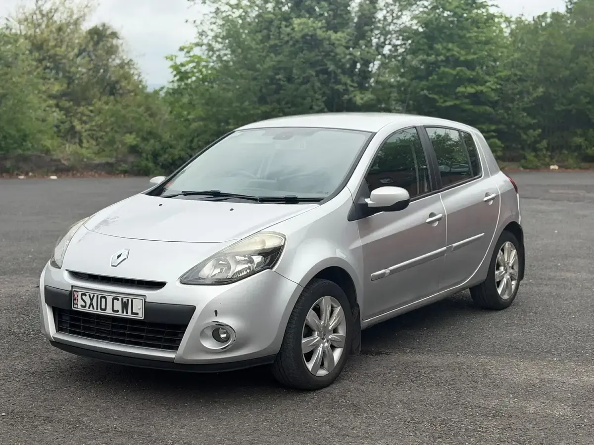 Used Renault Clio Privilege 86 HP (63 kW) 2010 Silver Hatchback