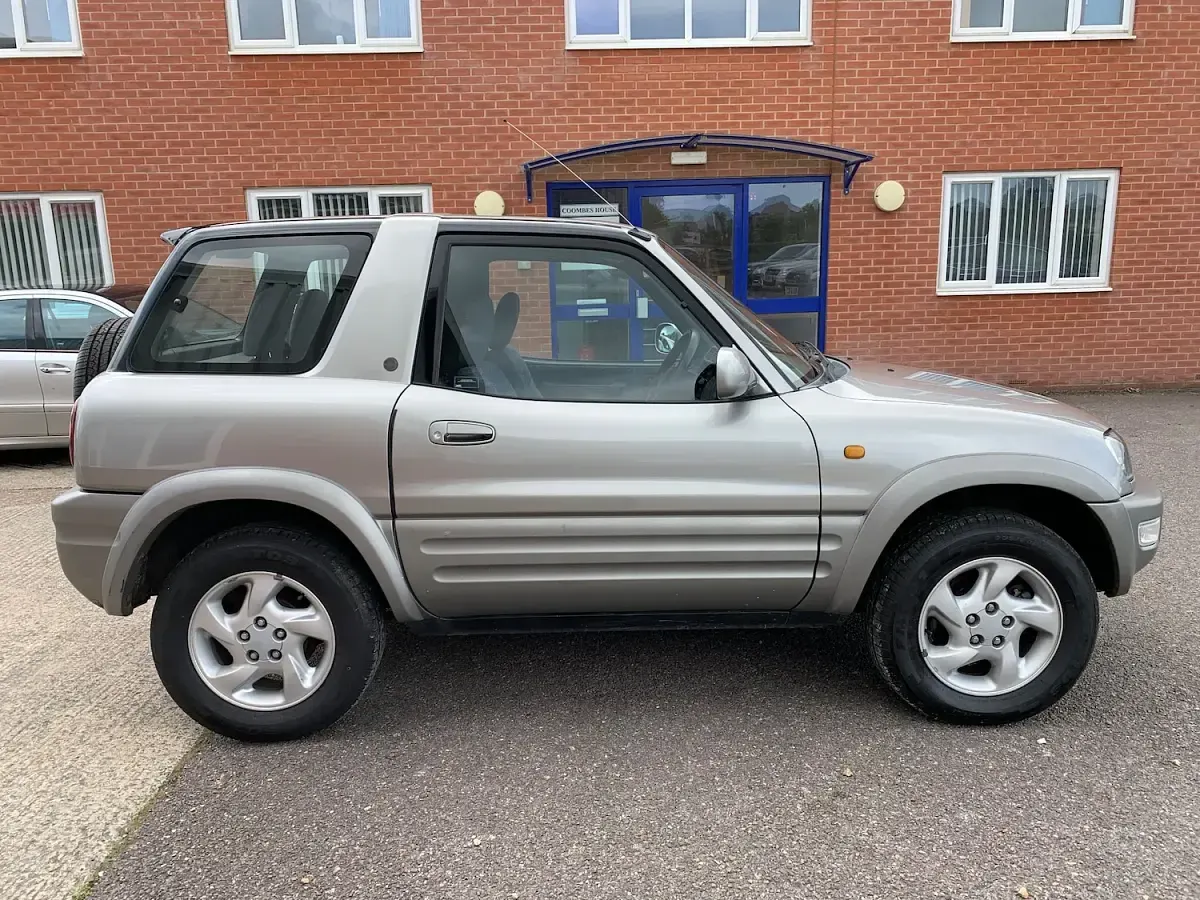 Used Toyota RAV4 2000 Silver Estate