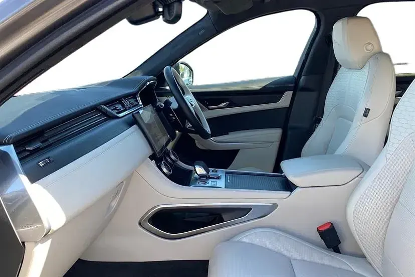 Begagnad Jaguar F-Pace R-Dynamic 404 HK (297 kW) 2024 Grå SUV