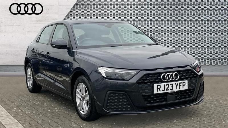 Usado Audi A1 Design 95 HP (69 kW) 2023 Cinzento SUV