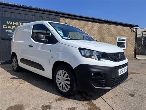 White Used 2020 Vauxhall Combo Sportive MPV | £8,940 (Fair price) - Image 1/1