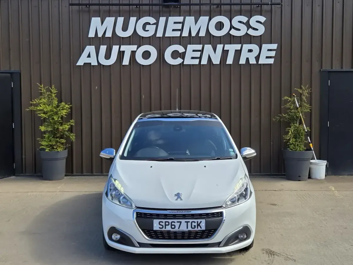 Usado Peugeot 208 Allure Premium 2017 Blanco Utilitario