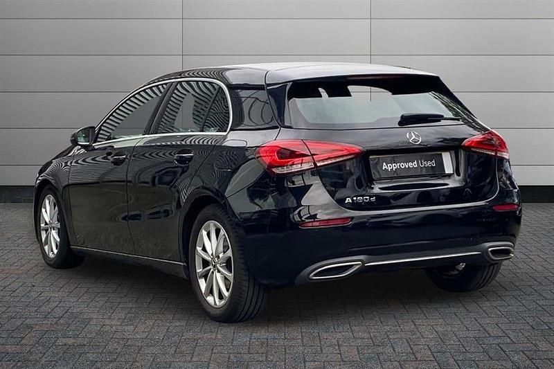 Used Mercedes A180 116 HP (85 kW) 2019 Cosmos black Hatchback