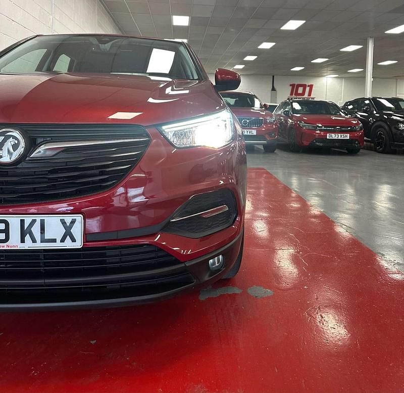 Used Vauxhall Grandland X S 130 HP (95 kW) 2019 Red SUV