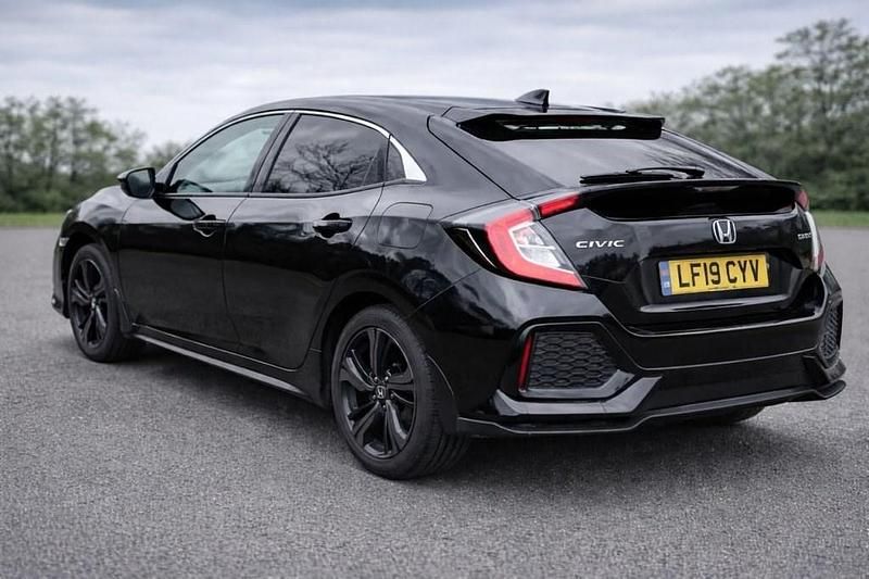 Begagnad Honda Civic SR 126 HK (92 kW) 2019 Svart Halvkombi