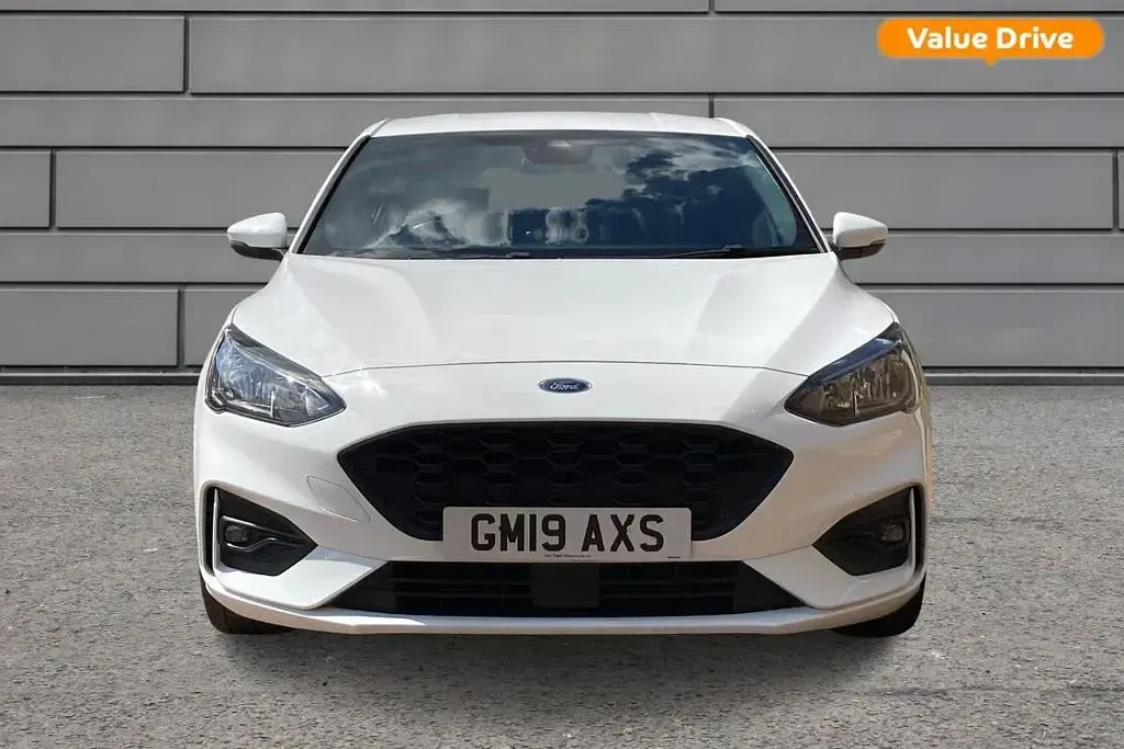 Used Ford Focus ST-Line 125 HP (91 kW) 2019 White Hatchback