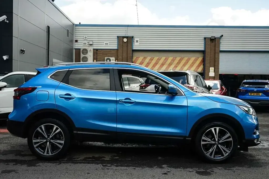 Used Nissan Qashqai N-Connecta 115 HP (84 kW) 2017 Blue SUV