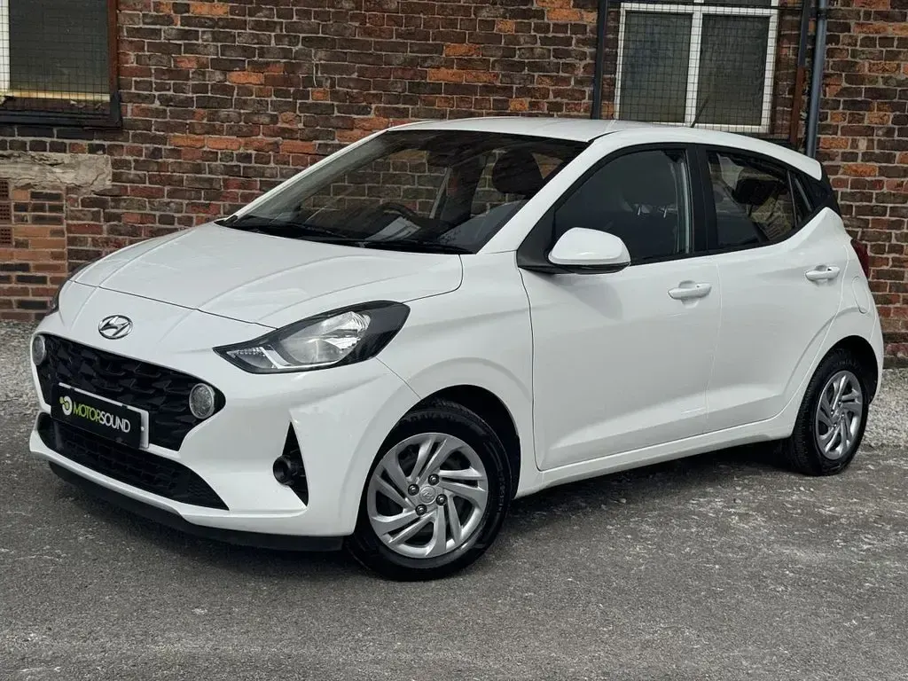 Used Hyundai i10 SE 67 HP (49 kW) 2023 White Hatchback
