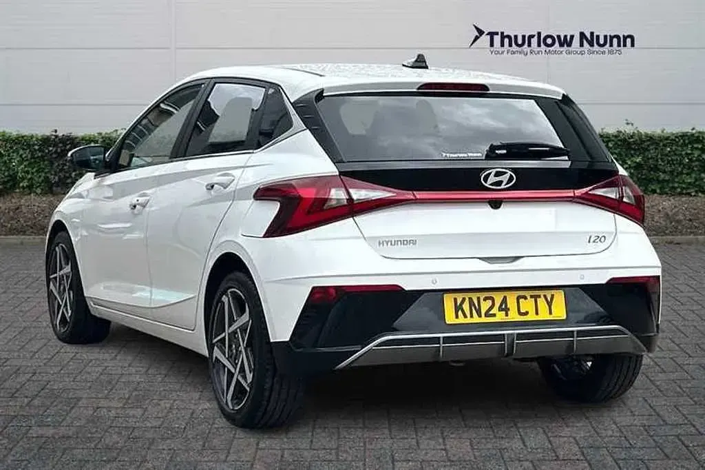 Used Hyundai i20 Ultimate 100 HP (73 kW) 2024 Atlas white Hatchback