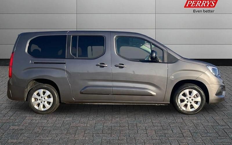 Used Vauxhall Combo 100 kW (136 HP) 2022 Estate