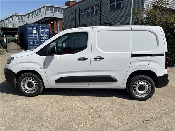 White Used 2023 Fiat Doblò S MPV | £12,495 (Fair price) - Image 1/1