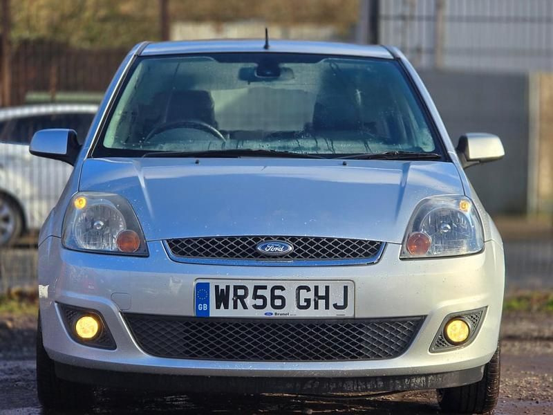 Used Ford Fiesta Ghia 2006 Silver Hatchback