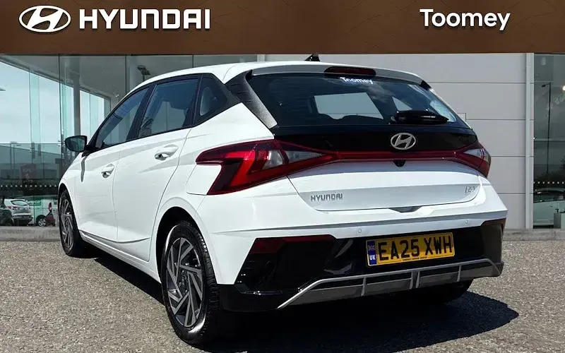 Used Hyundai i20 Advanced 101 HP (74 kW) 2025 White Hatchback