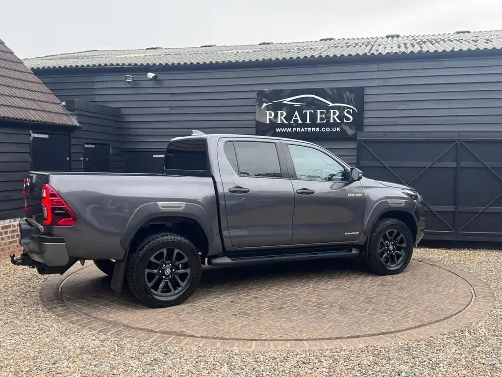 Used Toyota HiLux 204 HP (150 kW) 2023 Grey Pickup