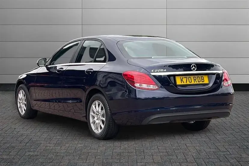 Used Mercedes C220 SE 170 HP (125 kW) 2017 Blue Sedan