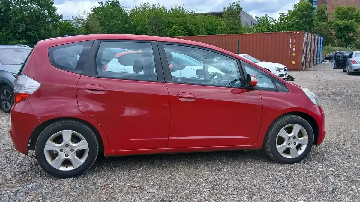 Used Honda Jazz ES 100 HP (73 kW) 2010 Red Hatchback