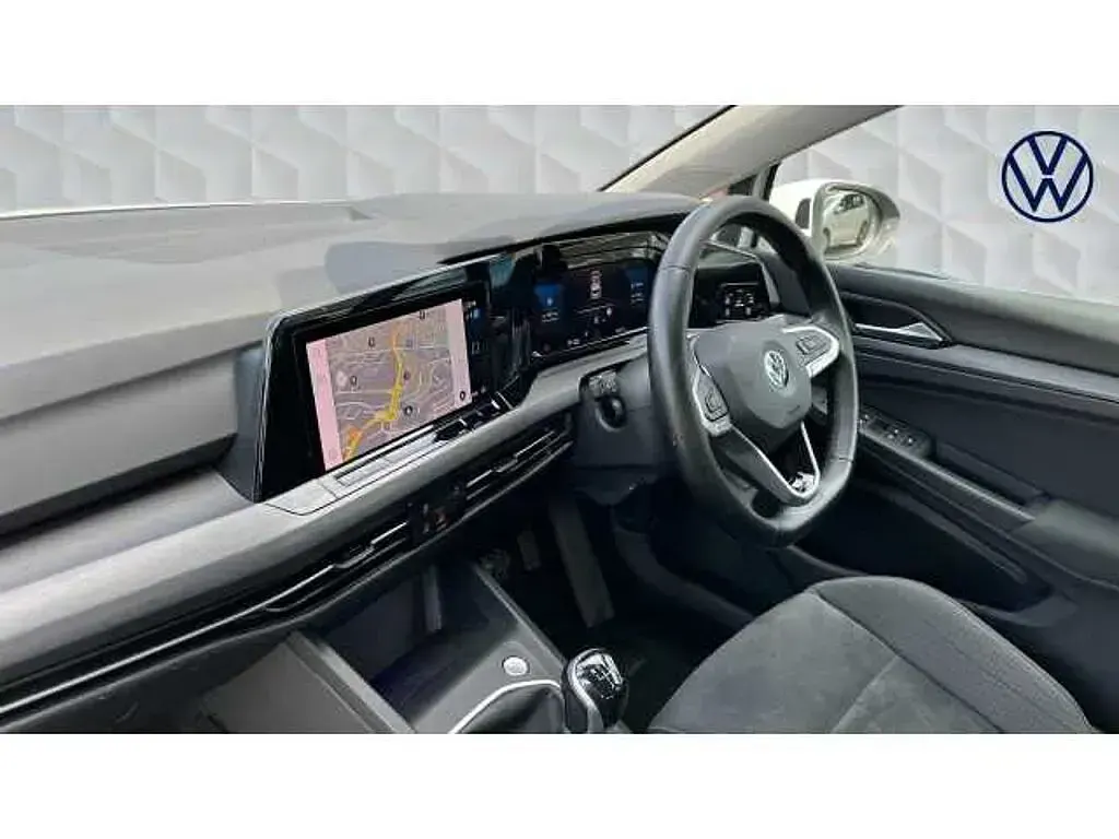 Second-hand VW Golf VIII 130 CP (95 kW) 2020