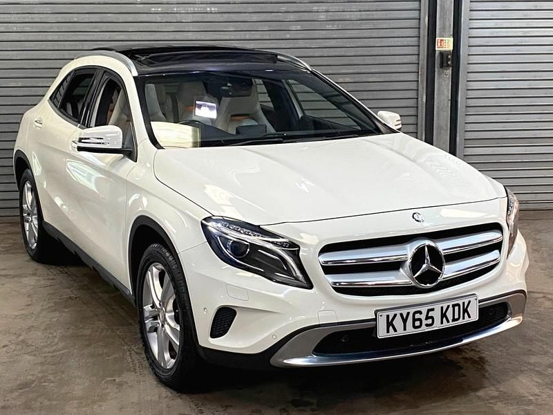 White Used 2015 Mercedes 200 Premium Estate | £13,950 (Fair price) - Image 1/4