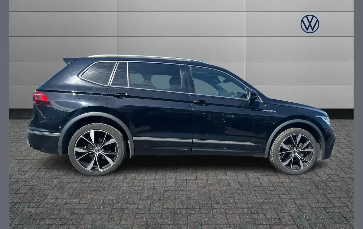 Used VW Tiguan Allspace R-line 150 HP (110 kW) 2022 Black SUV