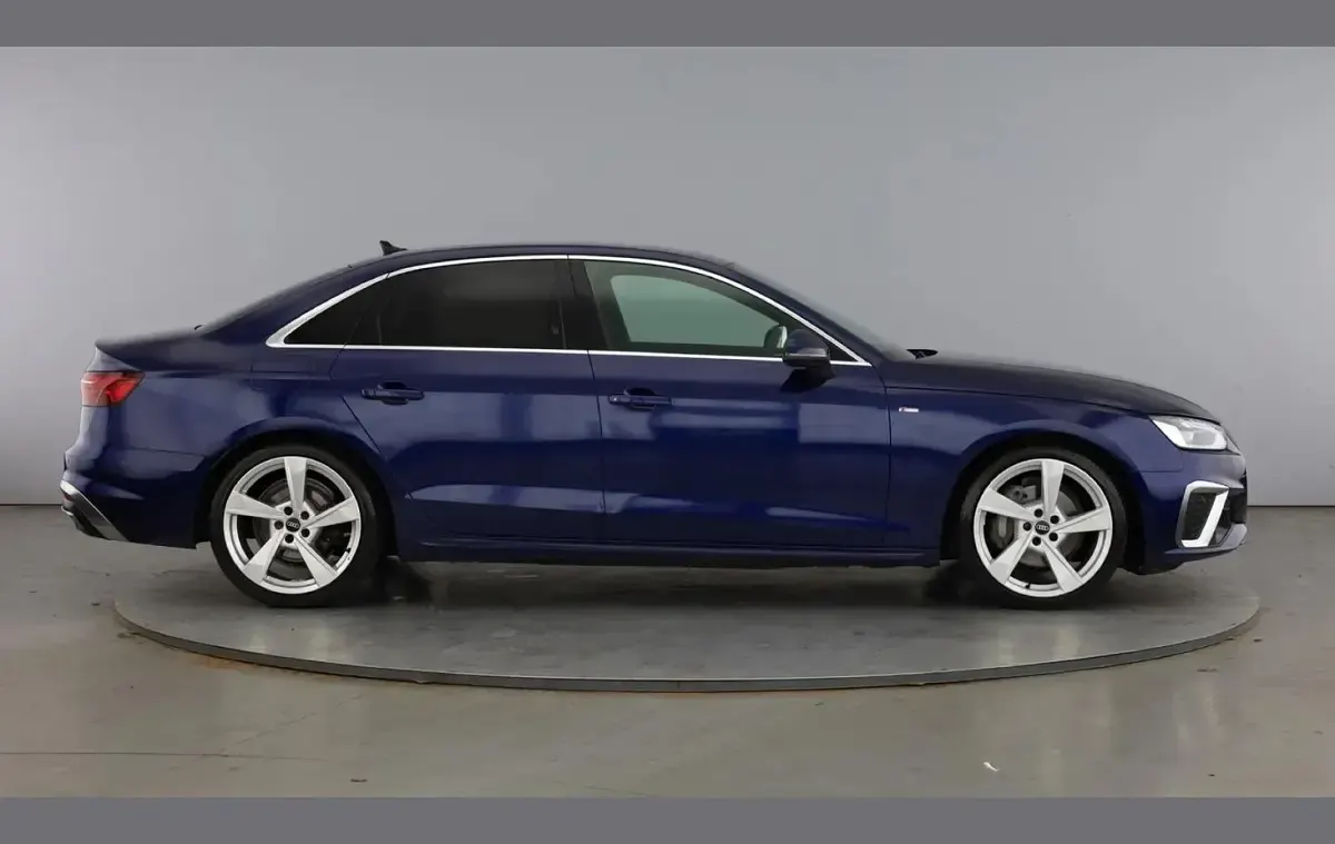Begagnad Audi A4 S-Line 200 HK (147 kW) 2021 Blå Sedan