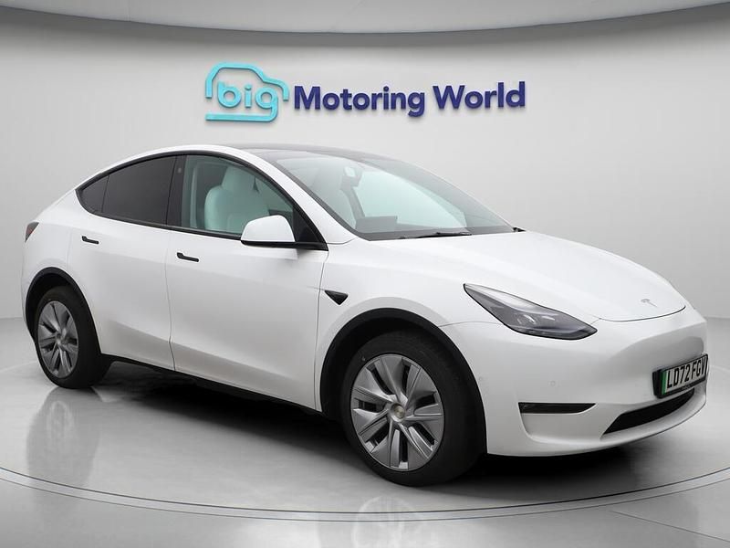 White Used 2022 Tesla Model Y Long Range AWD SUV | £27,300 (Fair price) - Image 1/4