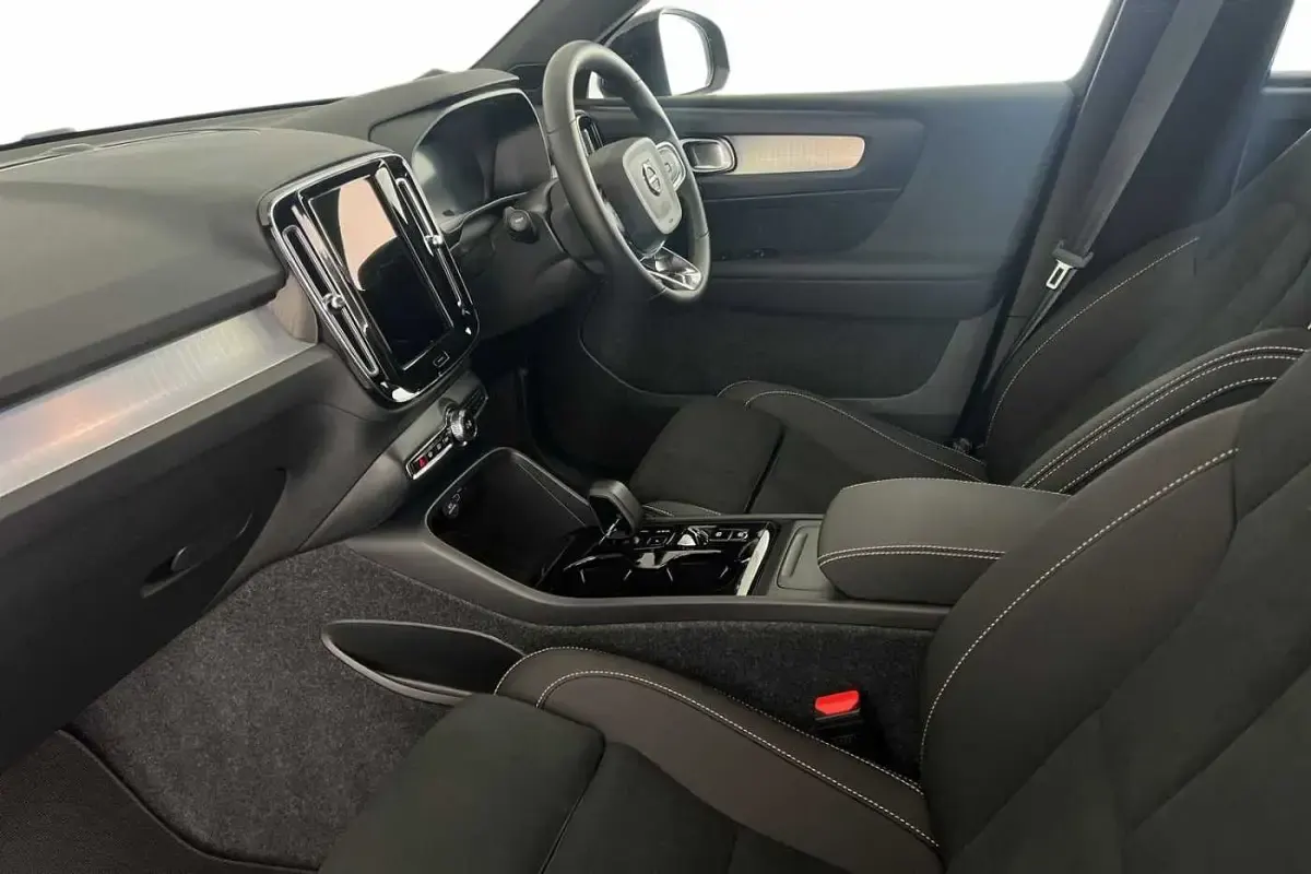Used Volvo XC40 Plus 163 HP (119 kW) 2026 Onyx black SUV