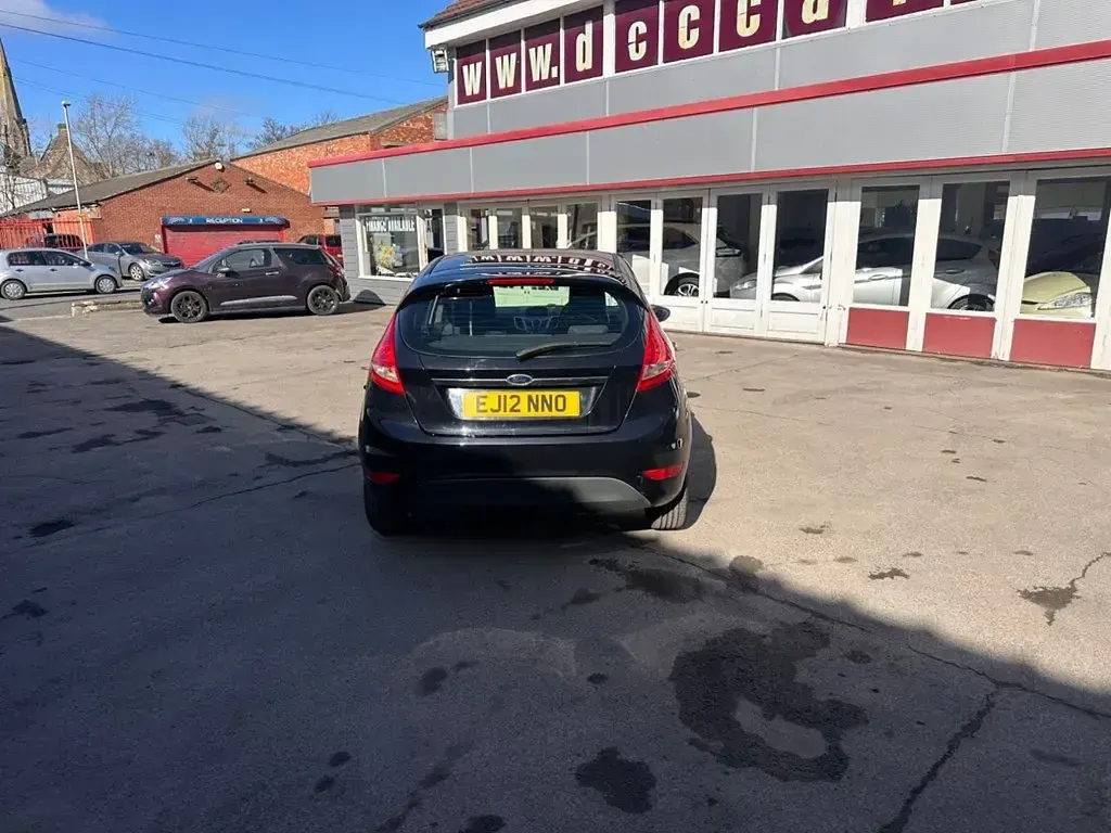 Begagnad Ford Fiesta Zetec 86 HK (63 kW) 2012 Svart Halvkombi