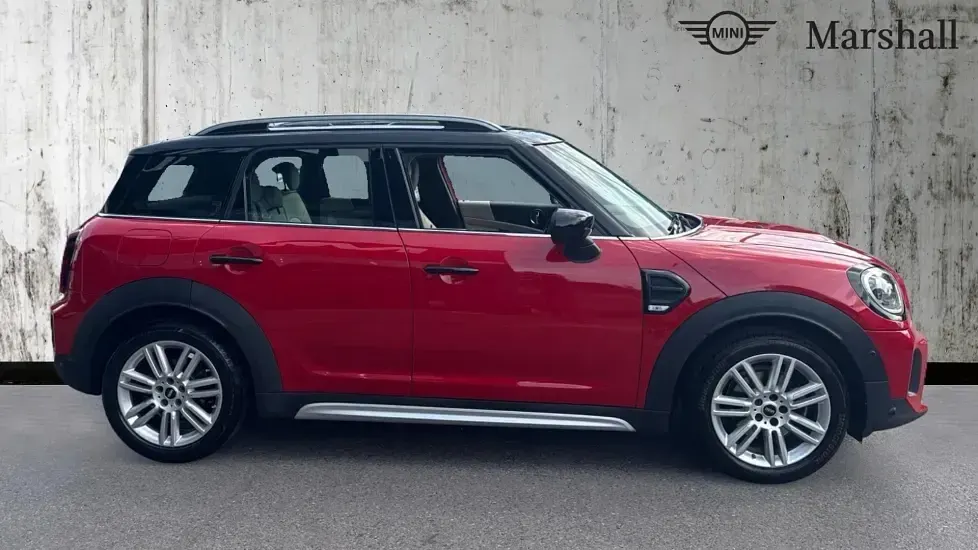 Used Mini Cooper Countryman Exclusive 136 HP (100 kW) 2022 Chili red SUV