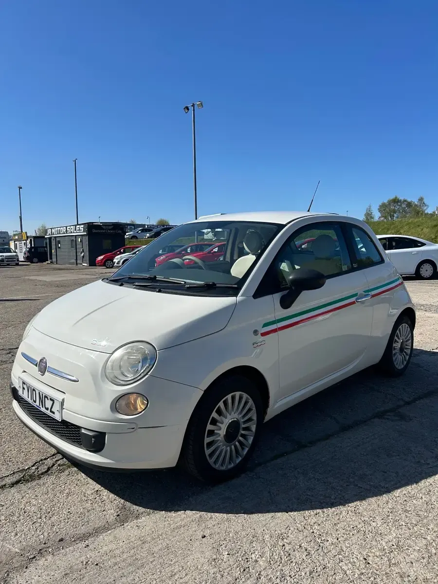 Gebraucht Fiat 500 Pop 69 PS (50 kW) 2010 Weiß Kleinwagen