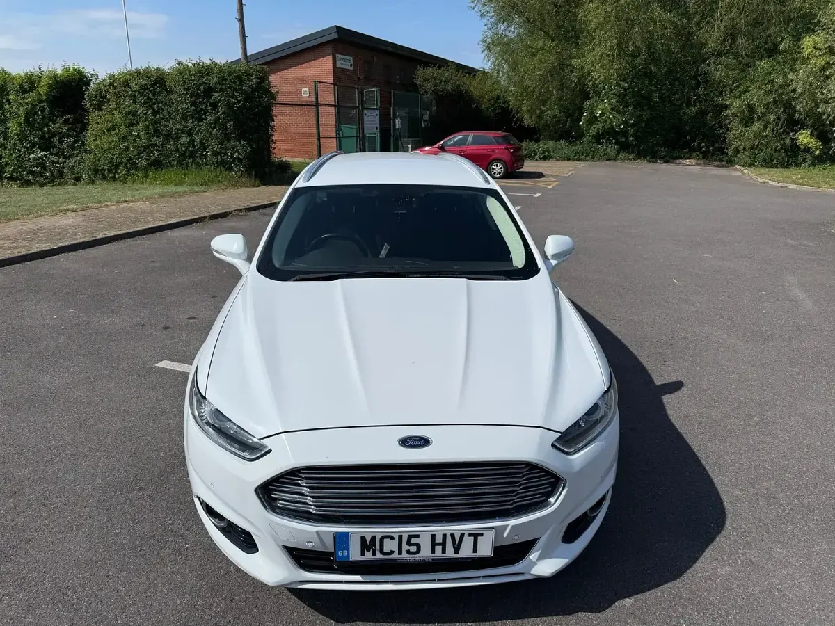Used Ford Mondeo Titanium 180 HP (132 kW) 2015 White Estate