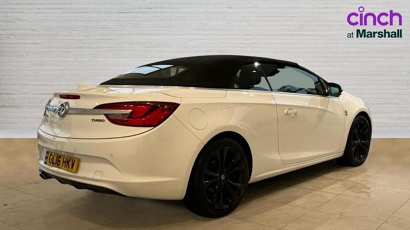 Used Vauxhall Cascada Elite 170 HP (125 kW) 2016 White Cabriolet