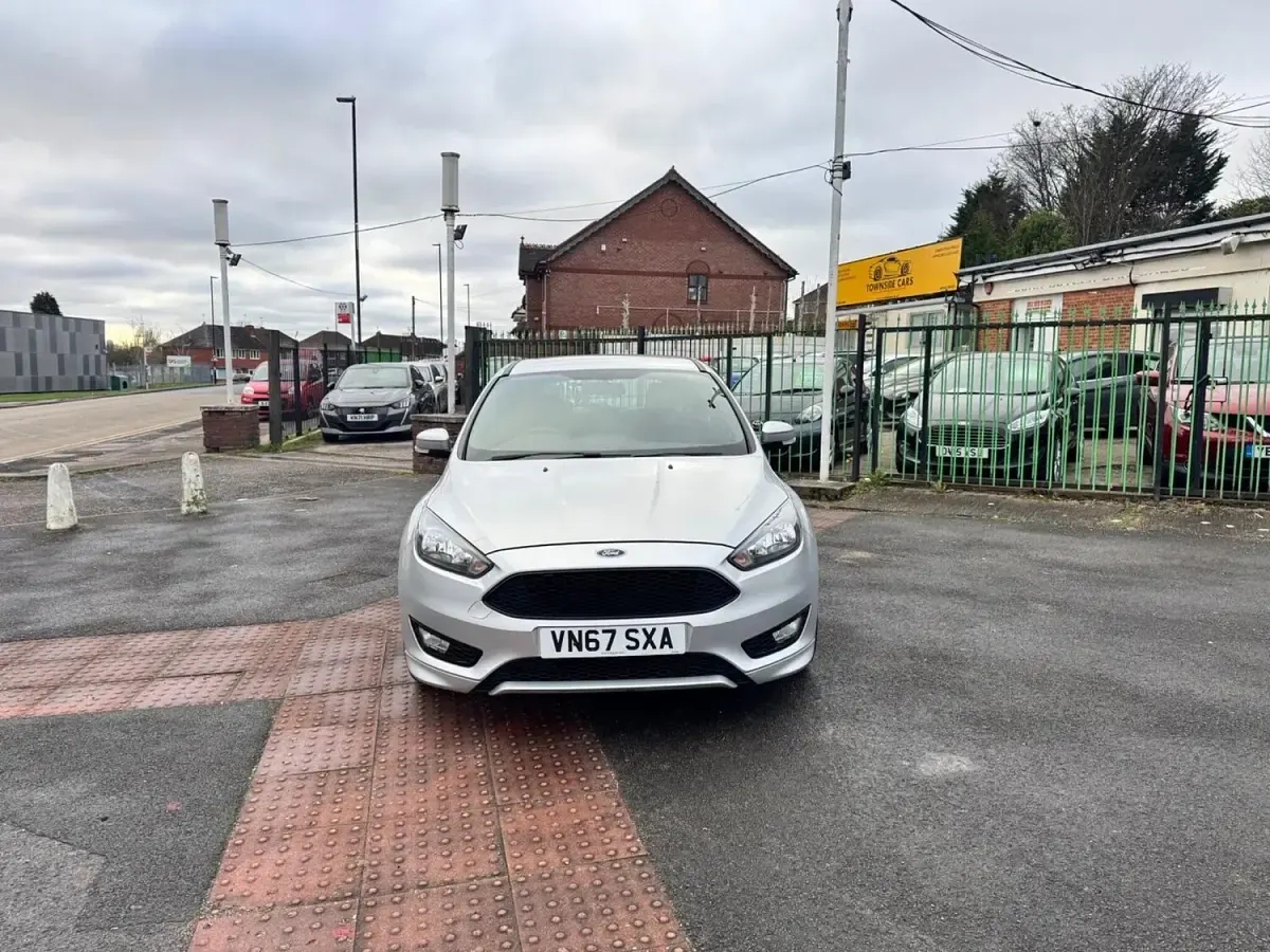 Used Ford Focus ST-Line 125 HP (91 kW) 2017 Silver Hatchback