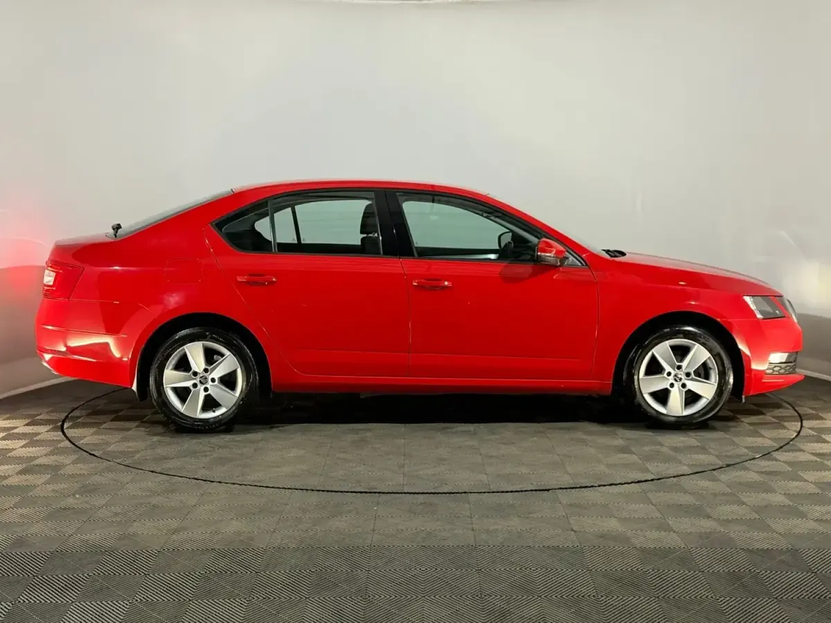 Usado Skoda Octavia SE 115 CV (84 kW) 2019 Rojo Utilitario