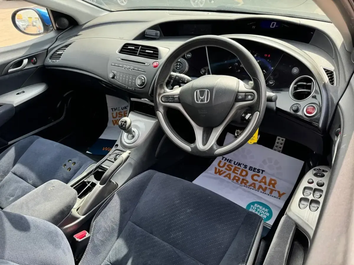 Begagnad Honda Civic SE 140 HK (102 kW) 2006 Blå Halvkombi