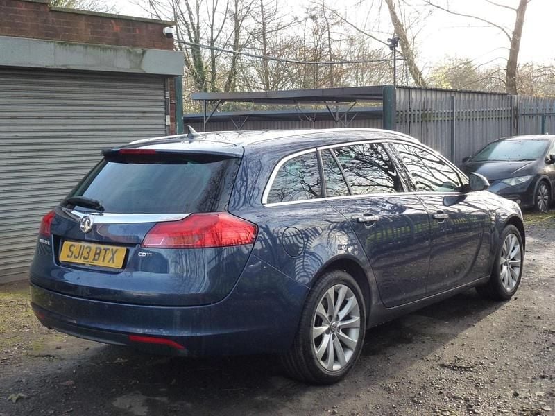 Used Vauxhall Insignia Elite 160 HP (117 kW) 2013 Blue metallic Estate