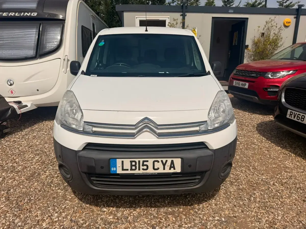 Used Citroën Berlingo 90 HP (66 kW) 2015 White MPV