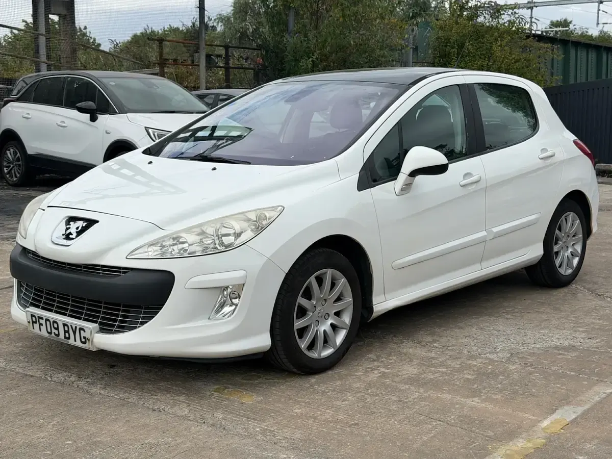 Used Peugeot 308 2009 White Hatchback